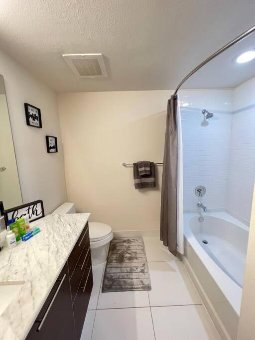 Luxury Apt 3 Mins To Dt Tampa -Pool-Gym-Balcony ภายนอก รูปภาพ