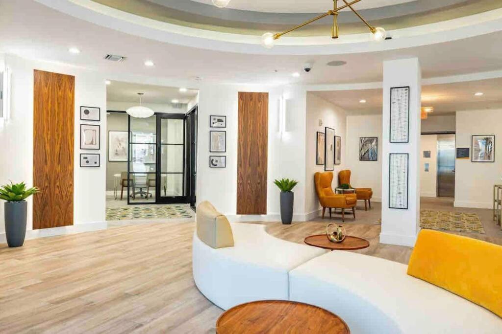 Luxury Apt 3 Mins To Dt Tampa -Pool-Gym-Balcony ภายนอก รูปภาพ