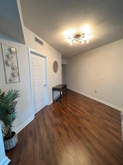 Luxury Apt 3 Mins To Dt Tampa -Pool-Gym-Balcony ภายนอก รูปภาพ