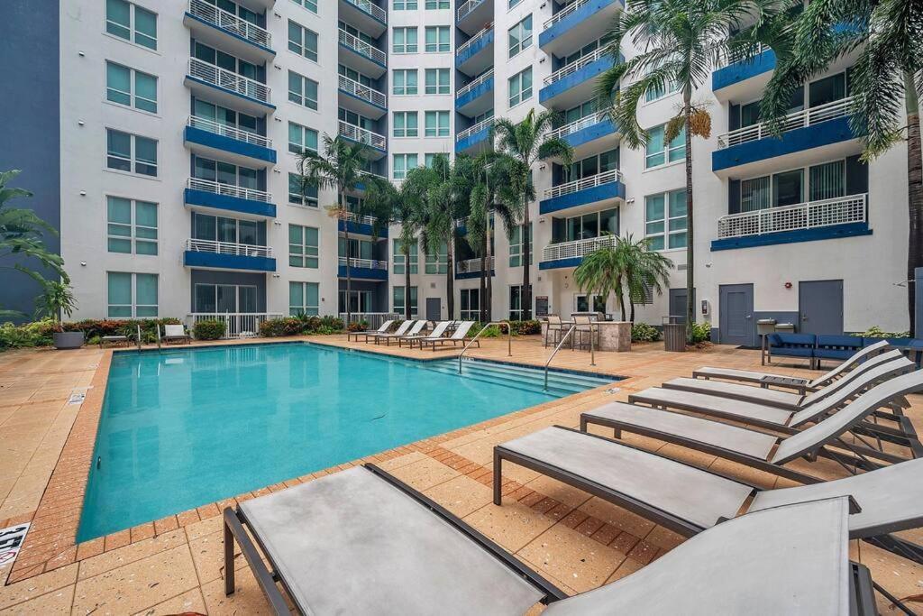 Luxury Apt 3 Mins To Dt Tampa -Pool-Gym-Balcony ภายนอก รูปภาพ