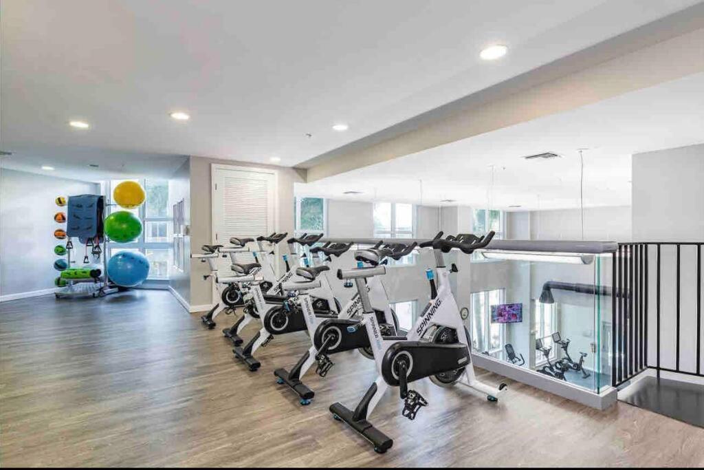 Luxury Apt 3 Mins To Dt Tampa -Pool-Gym-Balcony ภายนอก รูปภาพ